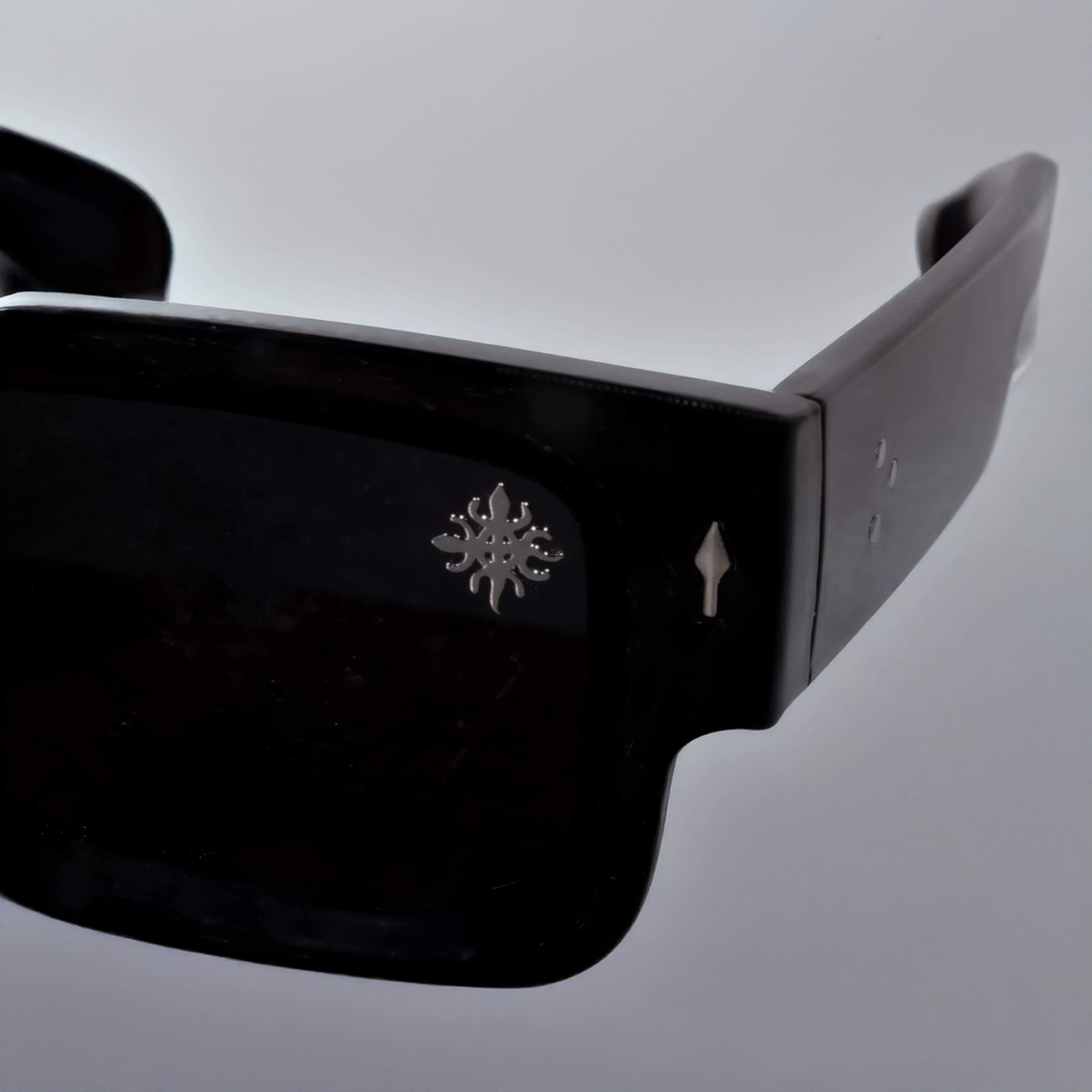 Selenite "Jet Black"